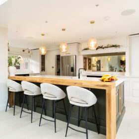 Bespoke kitchen Surrey hand-painted by kevinmapstone.com